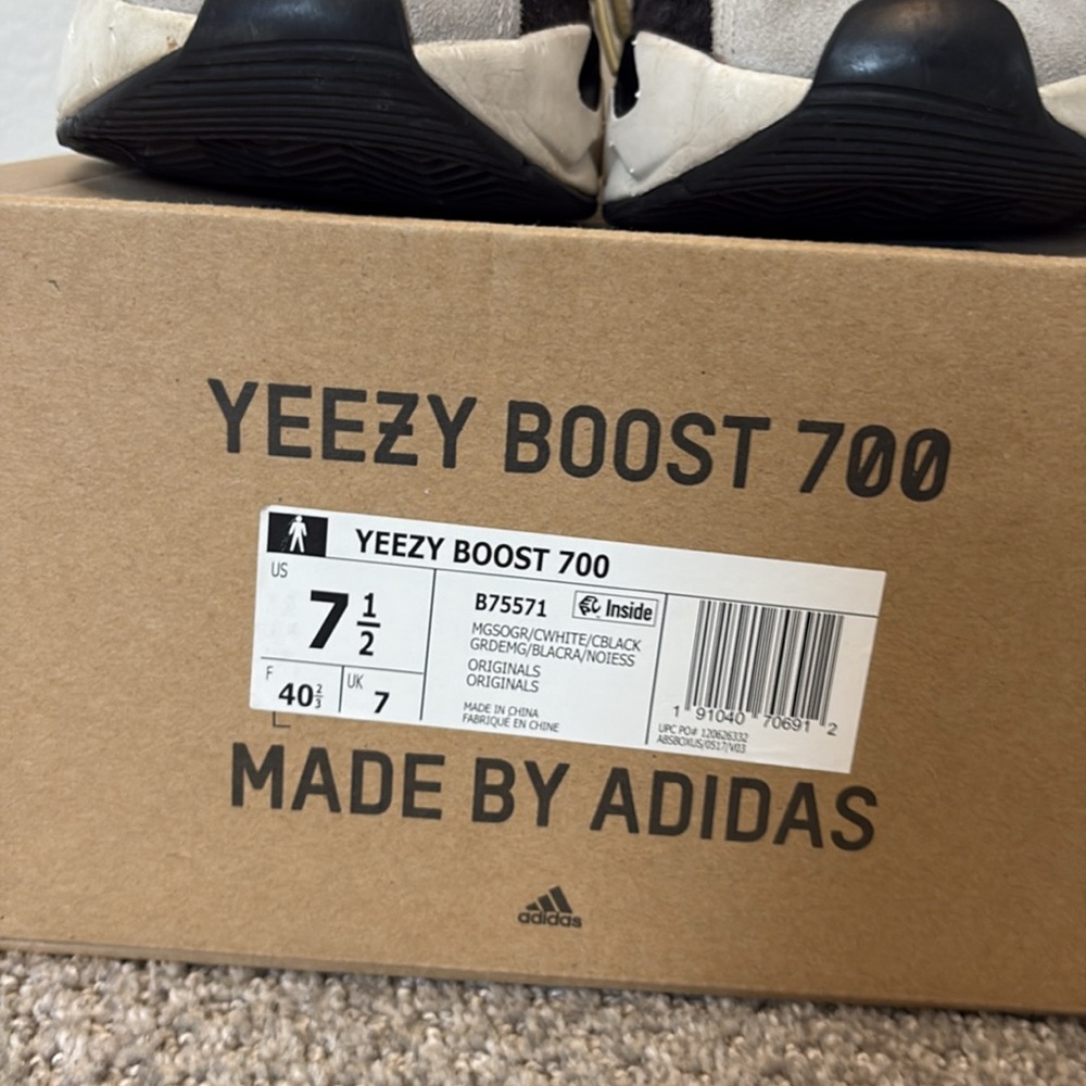 ADIDAS YEEZY BOOST 700 KANYE WEST WAVE RUNNER OG GREY WHITE BLACK 350 B75571 7.5 - Picture 4 of 11